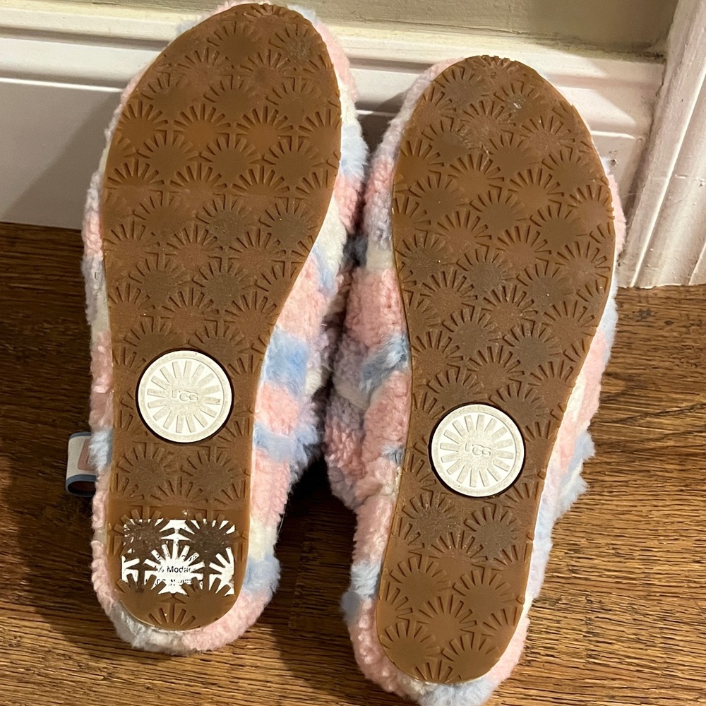 UGG Multicolor Fluffy Slippers - Picture 5 of 7